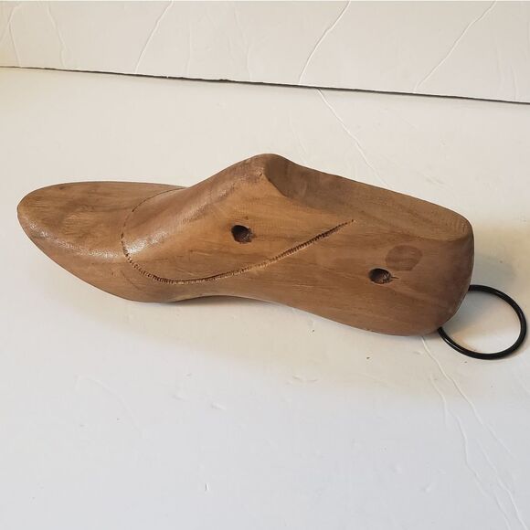 Wall Hanging Shoe Stretcher - Picture 4 of 8